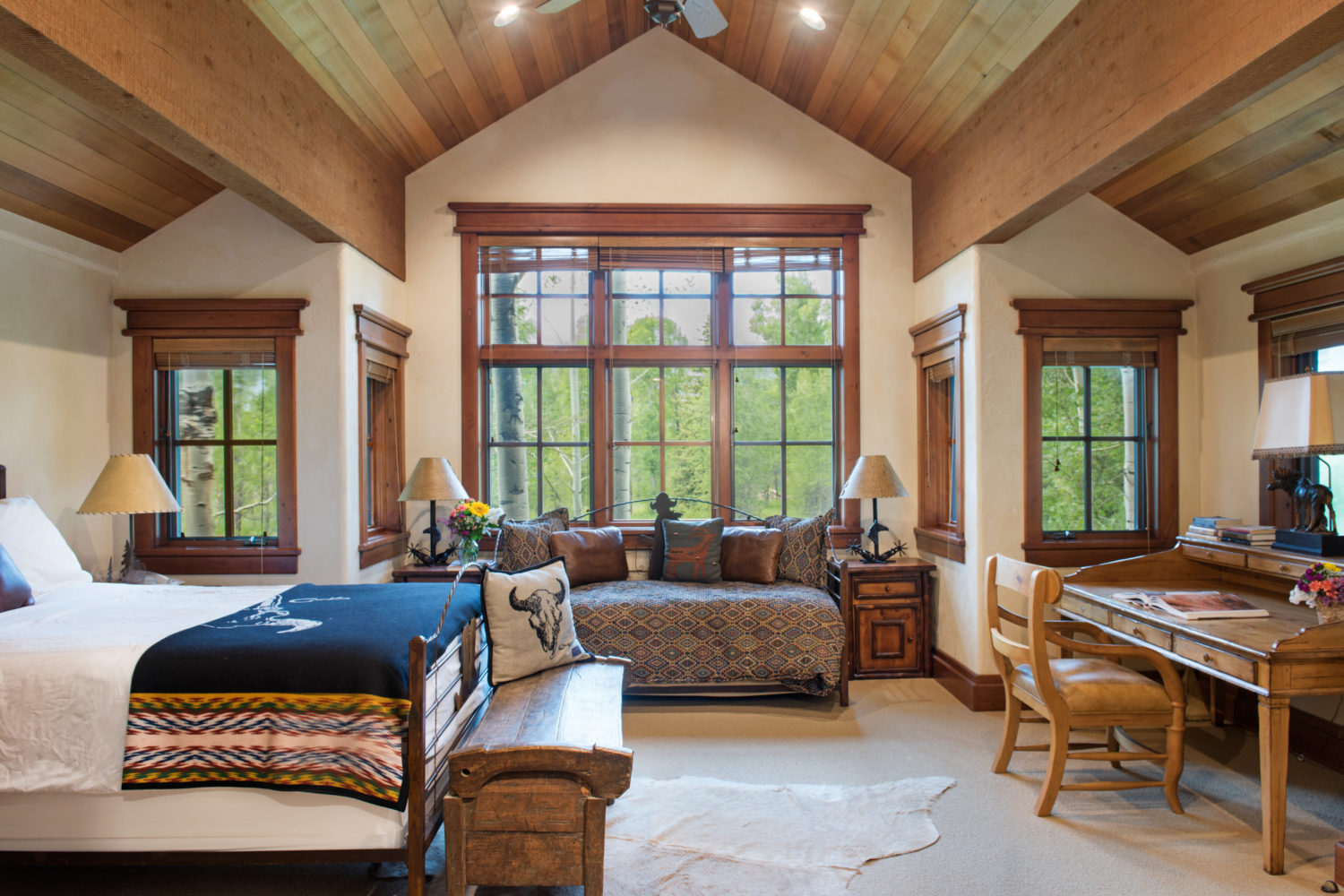 main_house_bedroom_2 A large bedroom with a queen sized bed and additional day bed