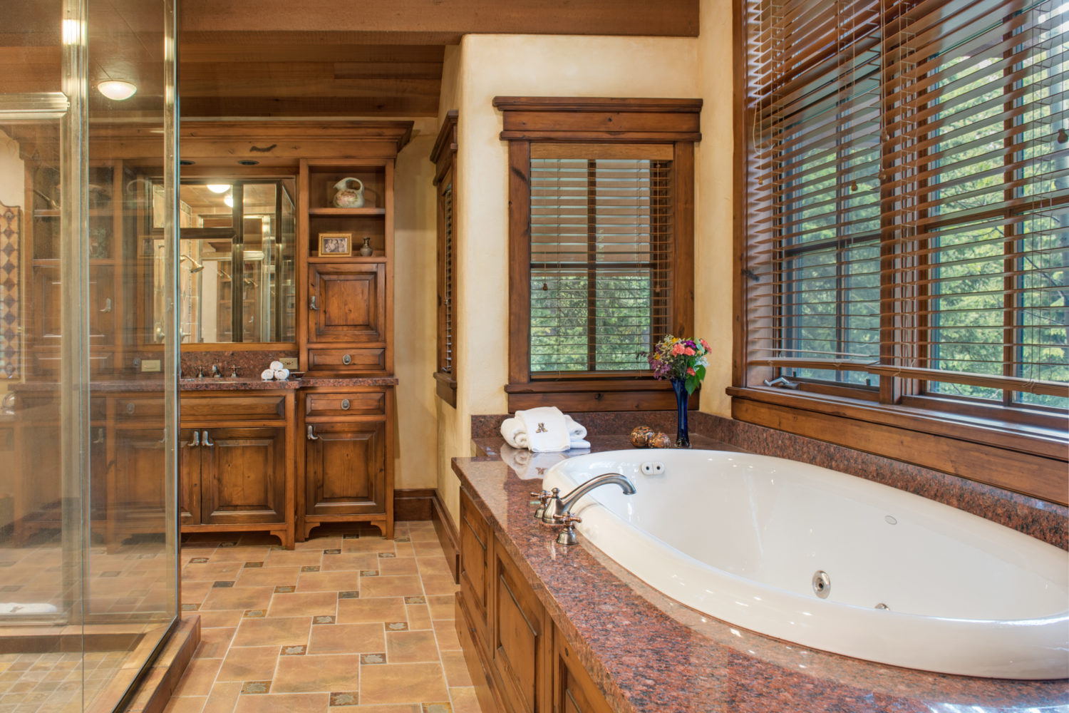 main_house_bathroom A luxurious bathroom with a large bathtub